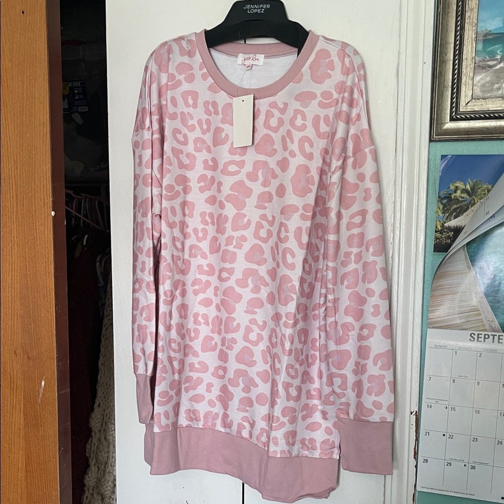 Pink Leopard Print Women's Sweatshirt